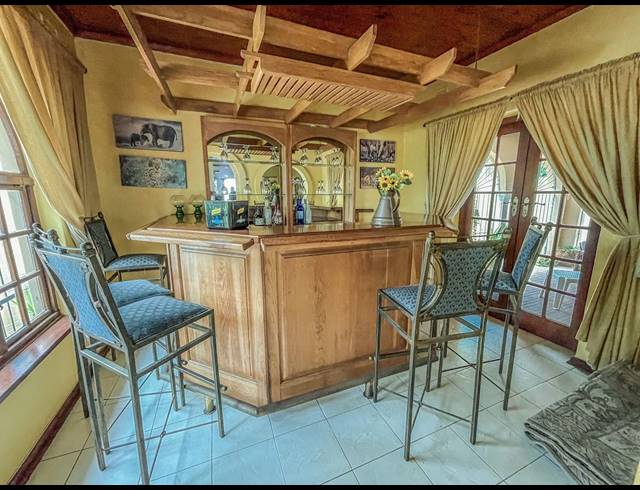 10 BEDROOM HOUSE FOR SALE IN PANORAMA